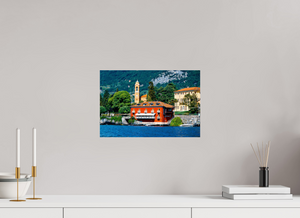 Elegant restaurant on Lake Como, perfect for a memorable dining experience on the beautiful shores.