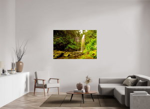 Water falls into Paradises’ Pool