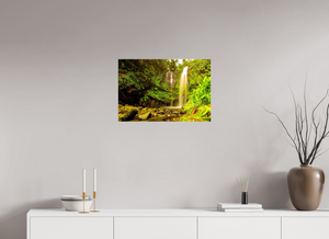 Water falls into Paradises’ Pool