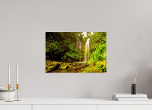 Water falls into Paradises’ Pool