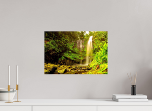 Water falls into Paradises’ Pool