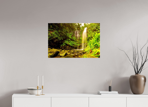 Water falls into Paradises’ Pool