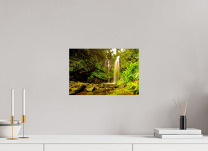 Water falls into Paradises’ Pool